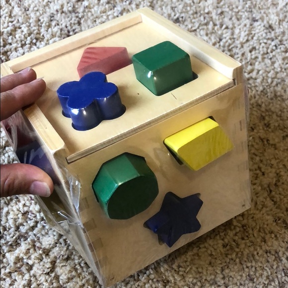 New Melissa & Doug Shape Sorting Cube Age 2+ - Picture 5 of 8